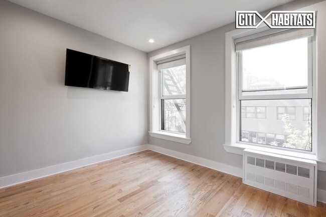 Foto del edificio - 53 W 8th St