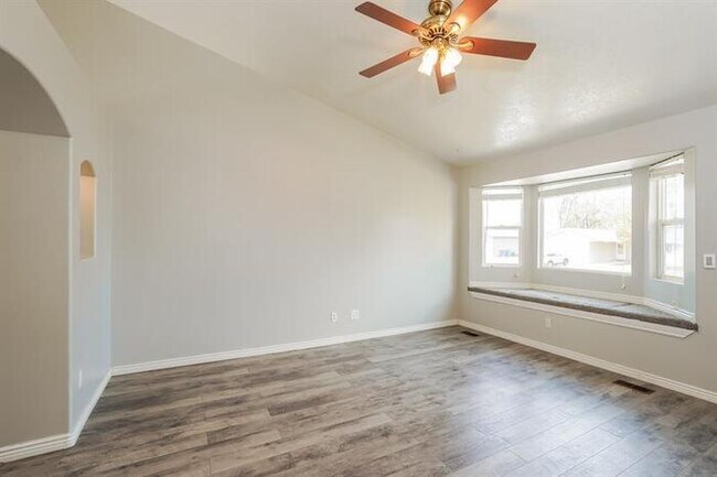 Foto del edificio - 1026 N Gramercy Ave, Ogden, UT, 84404