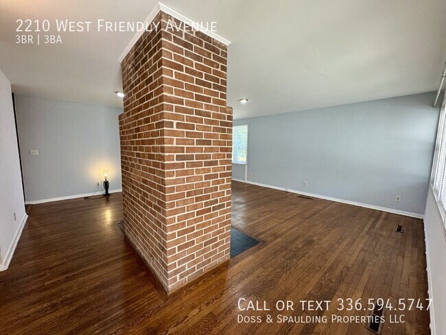 Foto del edificio - 2210 W Friendly Ave