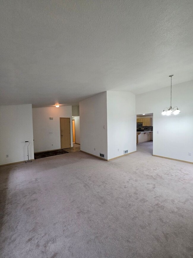 Building Photo - 3 Bedroom 2 Bath in Centralia