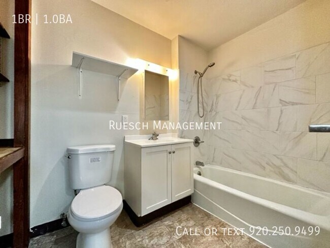Building Photo - Cozy 1 Bedroom 1 Bath Upper Apartment Avai...