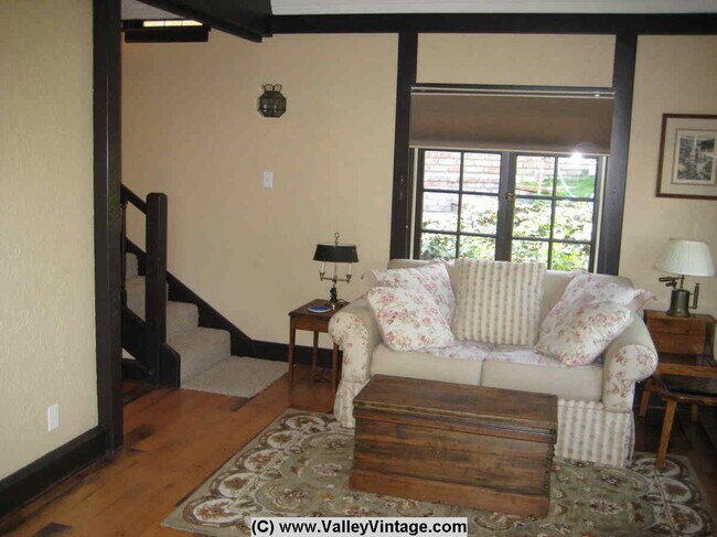 Fully furnished - 16714 Oak View Dr