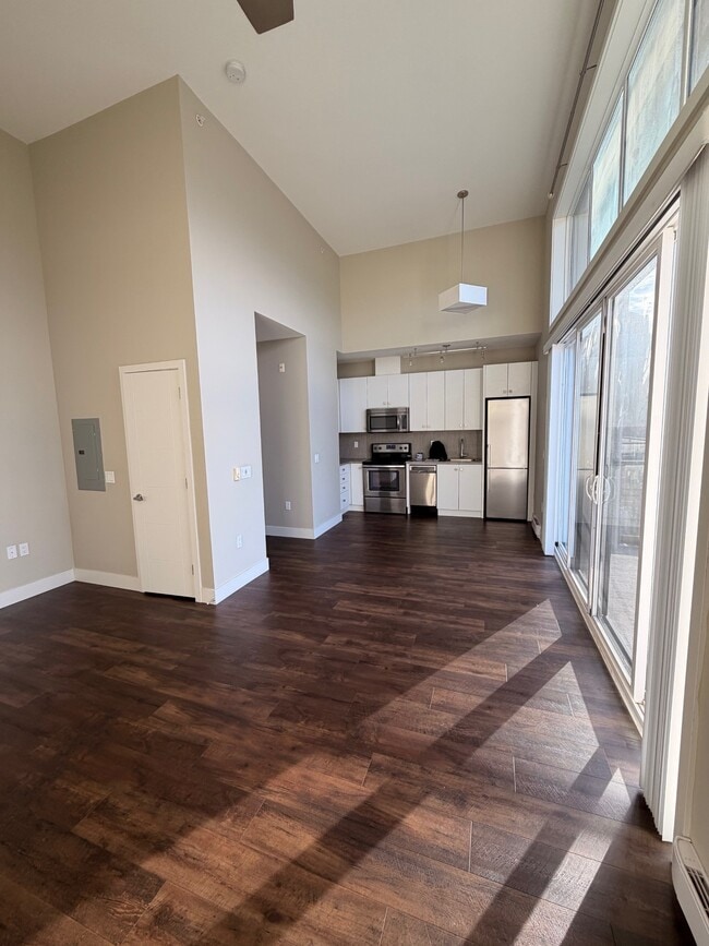 Building Photo - 44565-44565 Vandell Dr