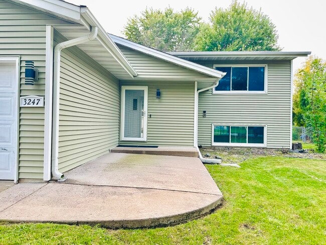 Foto del edificio - 3247 Libby Ln