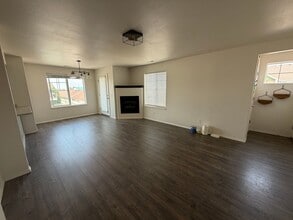 Building Photo - 1094 Longbow Ln