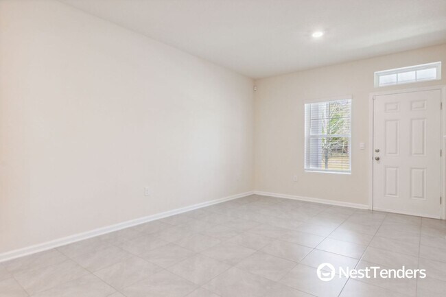 Building Photo - Beautiful Townhome with Two Primary Suites!