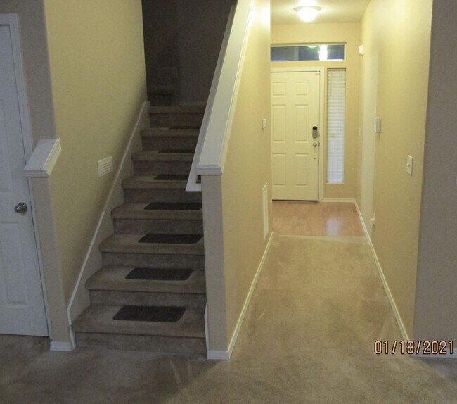 Foto del edificio - 4 Br 2.5 bth Plus Loft!  Large Rooms, 2 ca...