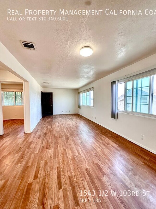 Building Photo - 3 Bedroom 1 Bath (Upstairs) with Laundry H...