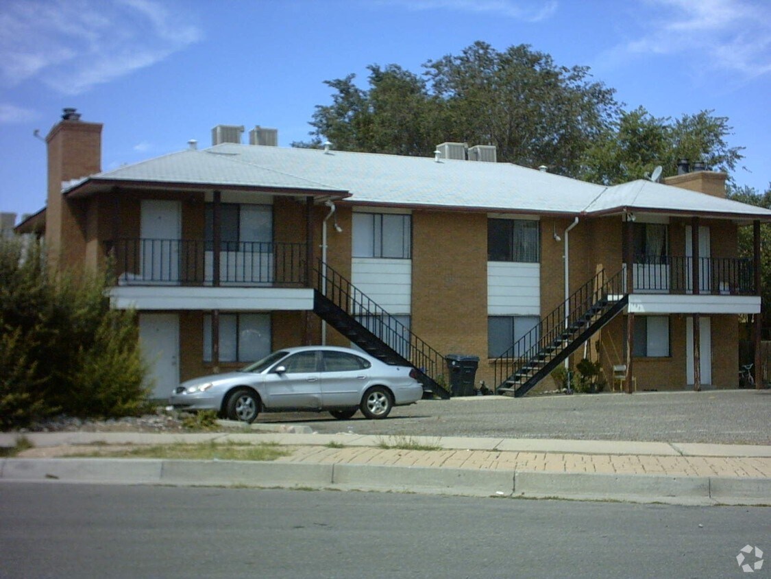 Building Photo - 405 Dunes Ct SE