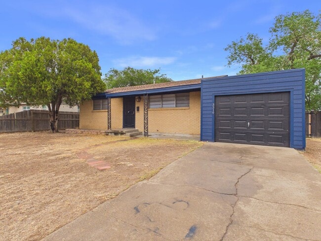 Building Photo - 3319 Teckla Blvd