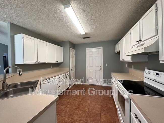 Building Photo - 9007 Bridgecreek Dr W
