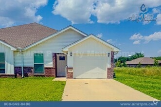 Building Photo - 119 Anita Plaza