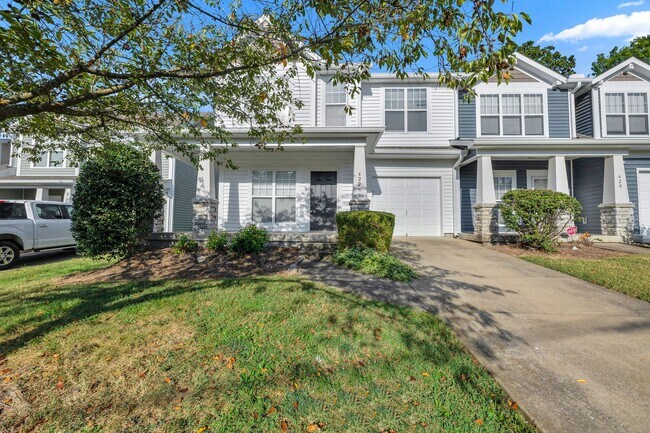 Building Photo - Immaculate townhome in perfect location!