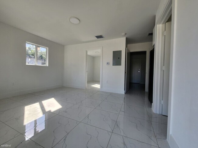 Building Photo - 2 br, 1 bath House - 11440 Lincoln Blvd
