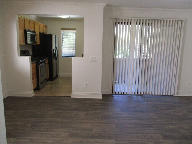 Building Photo - Beautiful 1 bedroom 1 bath 1st floor condo...