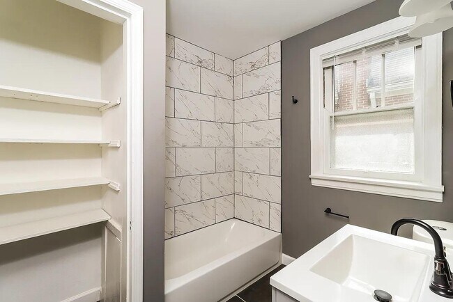 Foto del edificio - 1522 Kinney Ave