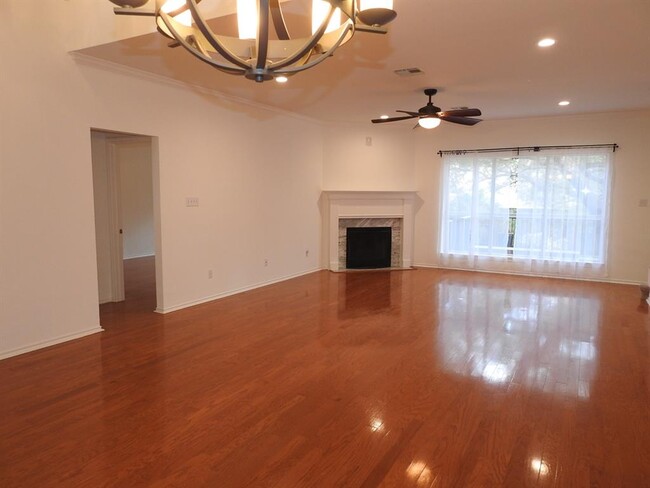 Building Photo - 11207 Crossland Dr