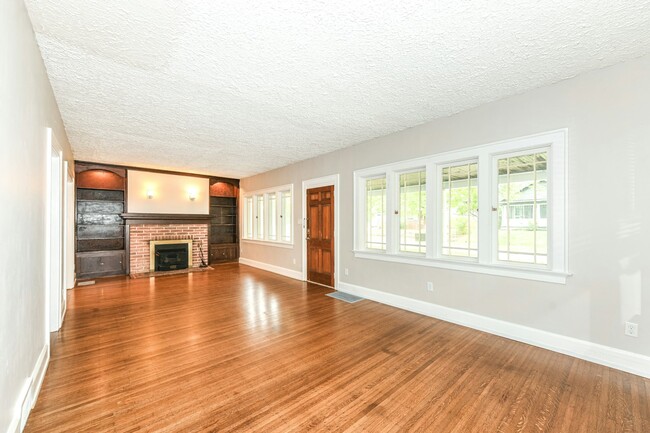 Foto del edificio - 5119 Norway Dr