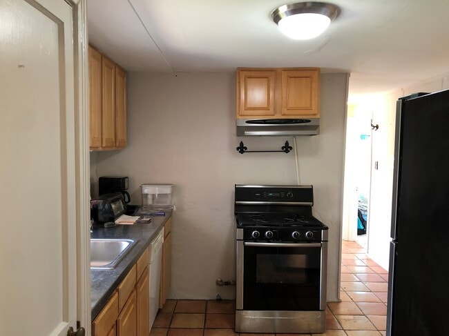 Building Photo - 1206 W 51st St
