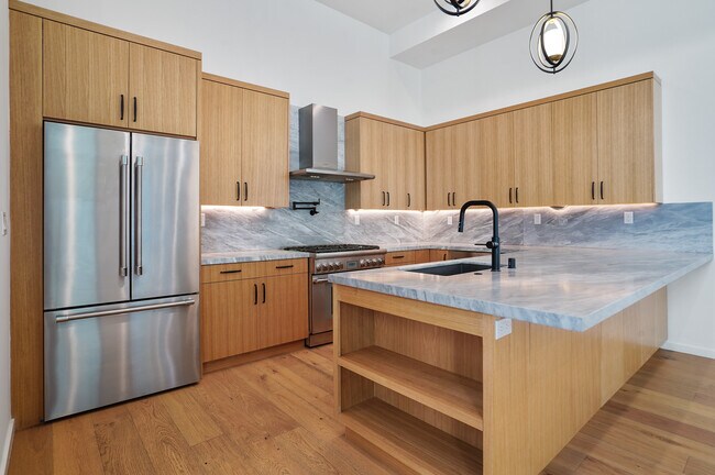 Foto del edificio - 6325 Primrose Ave