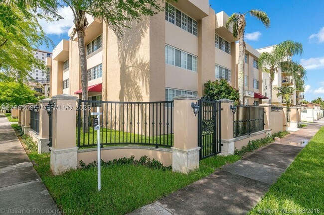 Foto del edificio - 300 Madeira Ave