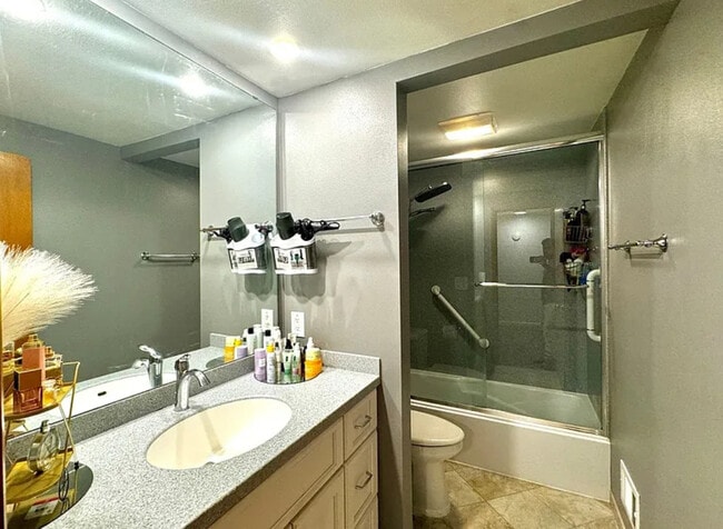 Building Photo - 5066 Colonial Ct