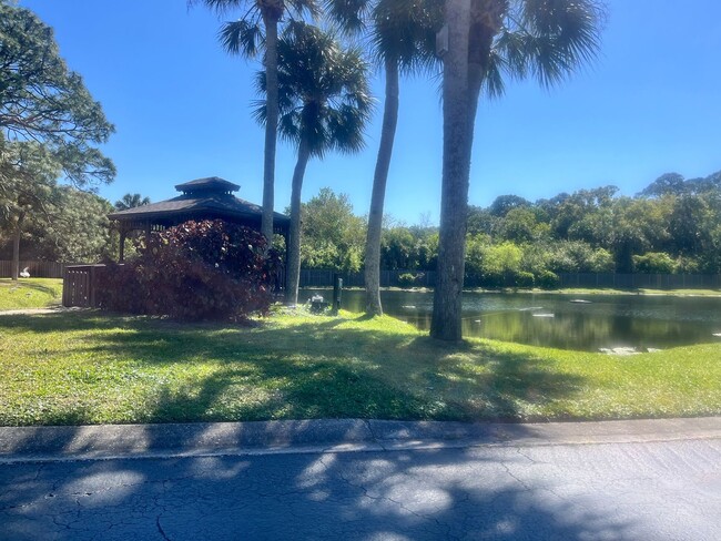 Foto del edificio - 1717 Erin Ct