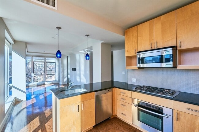 Foto del edificio - 700 Harrison Ave