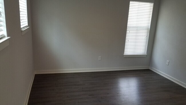 Foto del edificio - Rosemary Square - Lovely 3 Bedroom, 3 Bath...