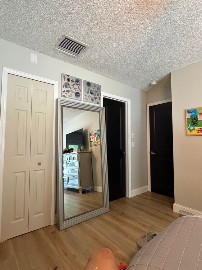 Building Photo - 1525 Kestrel Way