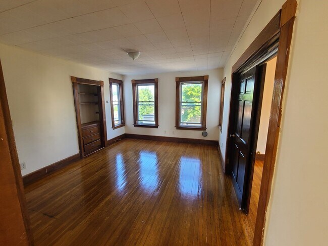Building Photo - 405 Chatham St