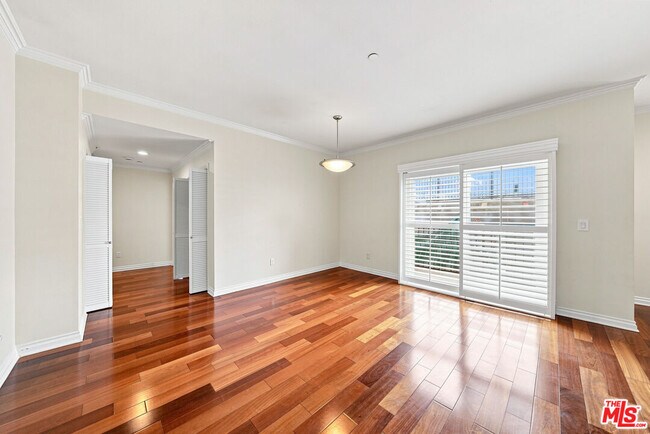 Foto del edificio - 956 S Wilton Pl