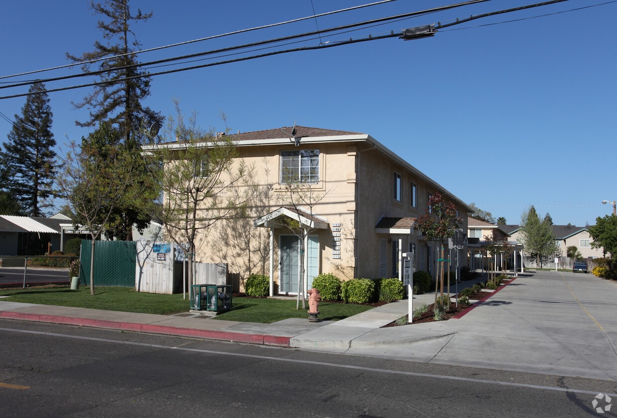 Primary Photo - 1103-1117 Colorado Ave