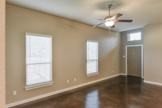 Foto del edificio - LUXURY 3 BEDROOM DUPLEX LOCATED IN MIDLOTH...