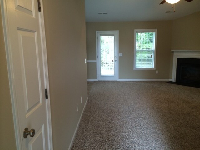 Foto del edificio - 5853 Bushberry Ct