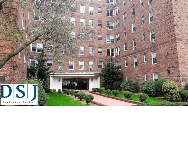 Building Photo - 178-10 Wexford Terrace