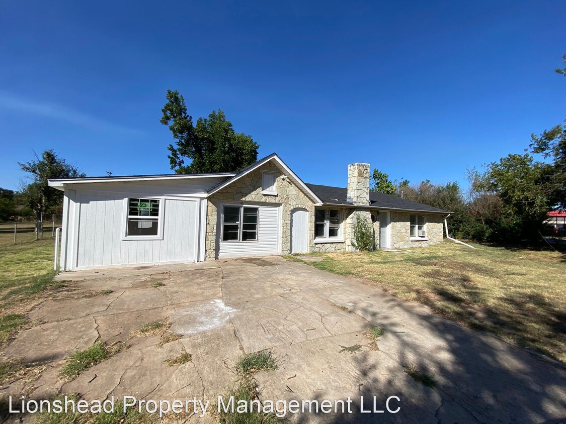 Primary Photo - 4 br, 1 bath House - 9401 NE 10th St