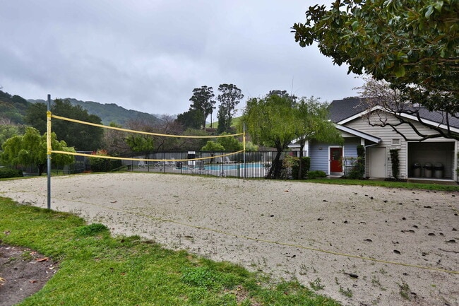 Building Photo - 7750 Canyon Meadow Cir