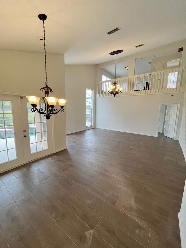 Building Photo - UPGRADED 3 bed 3 bath pool home with a lof...