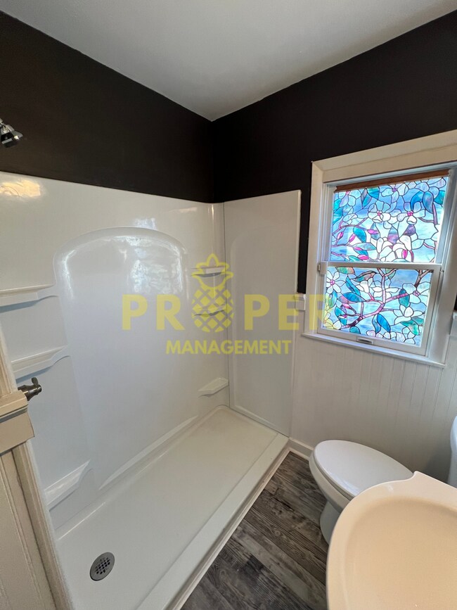 Foto del edificio - 4 bedrooms 1 bathrooms house for rent