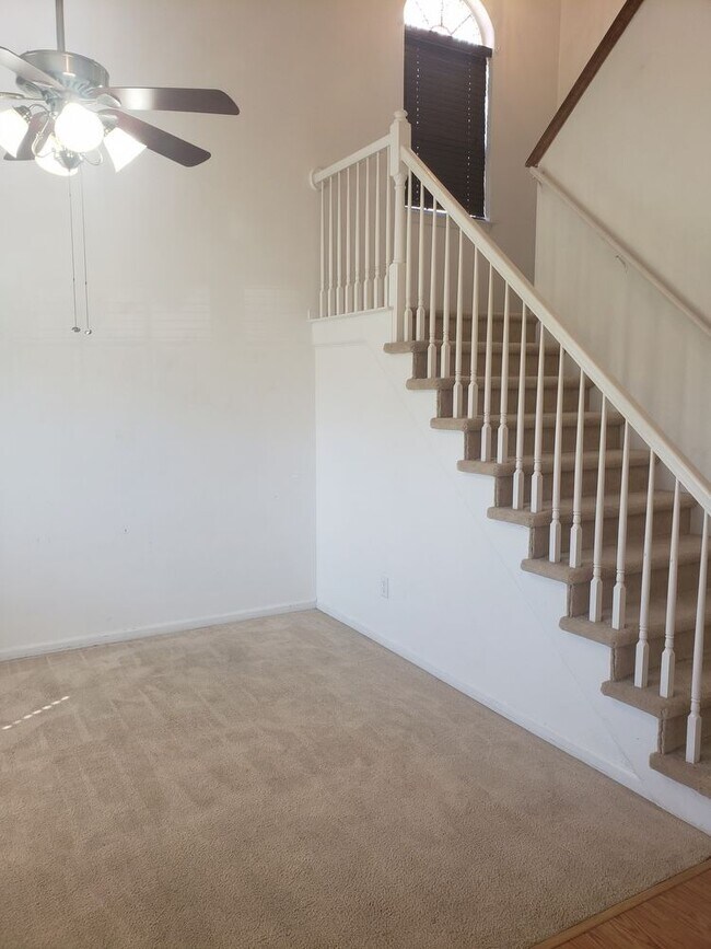 Building Photo - 23 Creekside Dr
