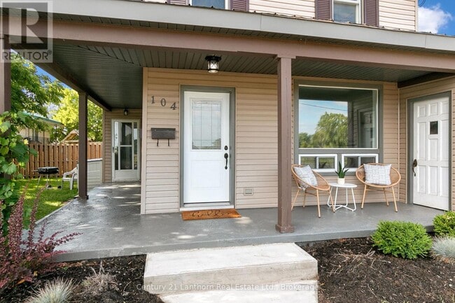 Building Photo - 104 Creswell Dr