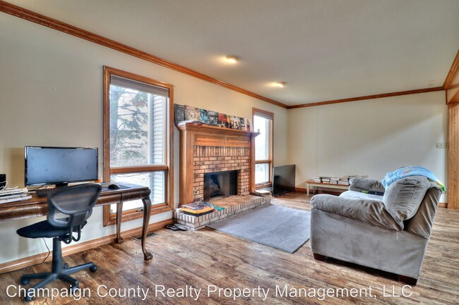 Building Photo - 3 br, 4 bath House - 5316 Trautlake Dr. S.