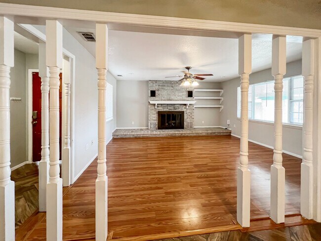 Building Photo - 2313 N Cielo Dr