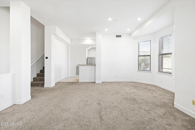 Foto del edificio - 505 W 6th St