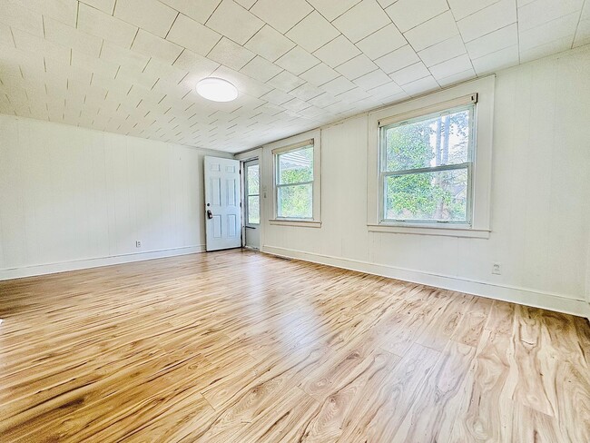 Building Photo - 2716 Fawn Ave