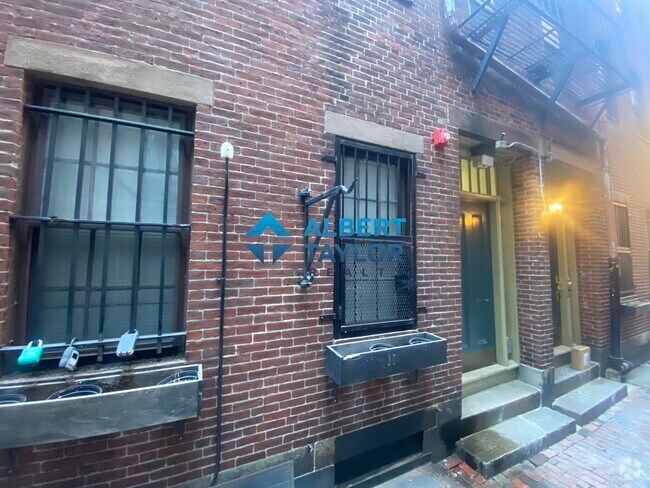 Building Photo - 5 Champney Pl