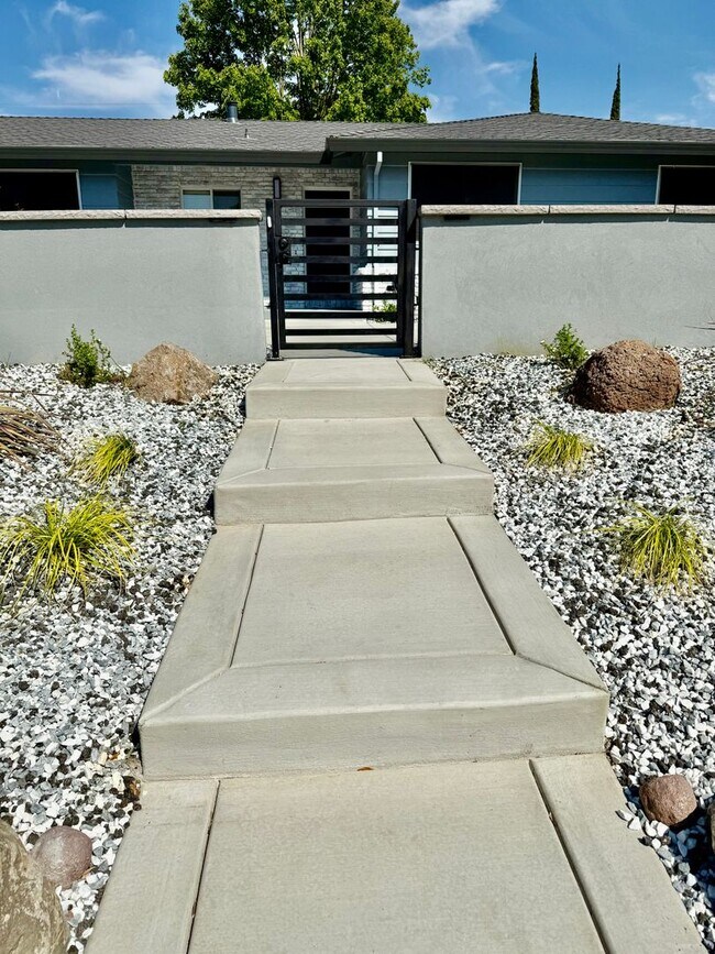 Foto del edificio - Beautiful remodeled home
