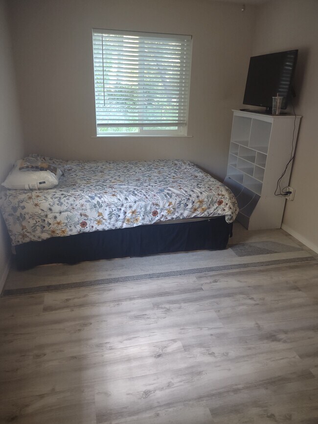 HABITACIÓN GRANDE $850 - 1450 Elk Valley Rd