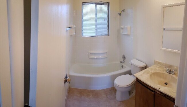 Building Photo - Large 1 Bed 1 bath Northwest Reno, U.N.R.